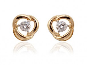 Trendy Diamond 18k Gold Earrings..