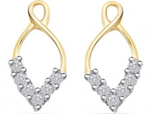 Elegant 18k Gold Diamond Earrings..