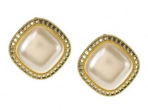 Square Shape 18k Gold Pearl Earring..