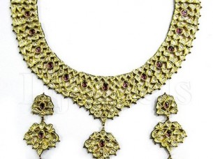 Kundan Polki Necklace Set in Gold..