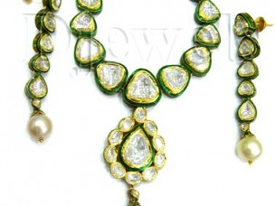 Gold Kundan Necklace Set..