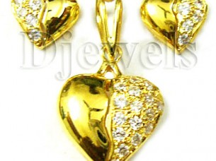Heart Shape Diamond Pendant Set..