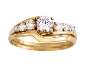 Round Solitaire Gold Diamond Wedding Ring..