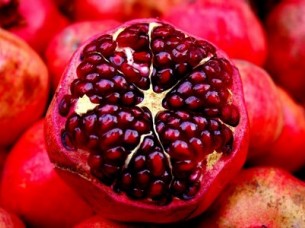 Fresh Pomegranates fruit for Isreal..