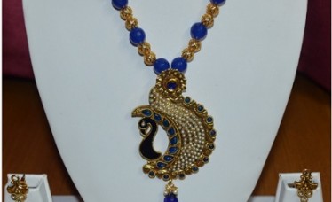 Beautiful Necklce Set with Pearls