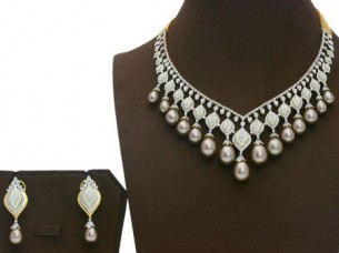 Designer Diamond & Pearl Gold Necklace Set