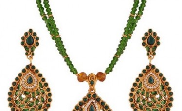 Green Kundan Studded Gold Plated Pendant Set with Pearl